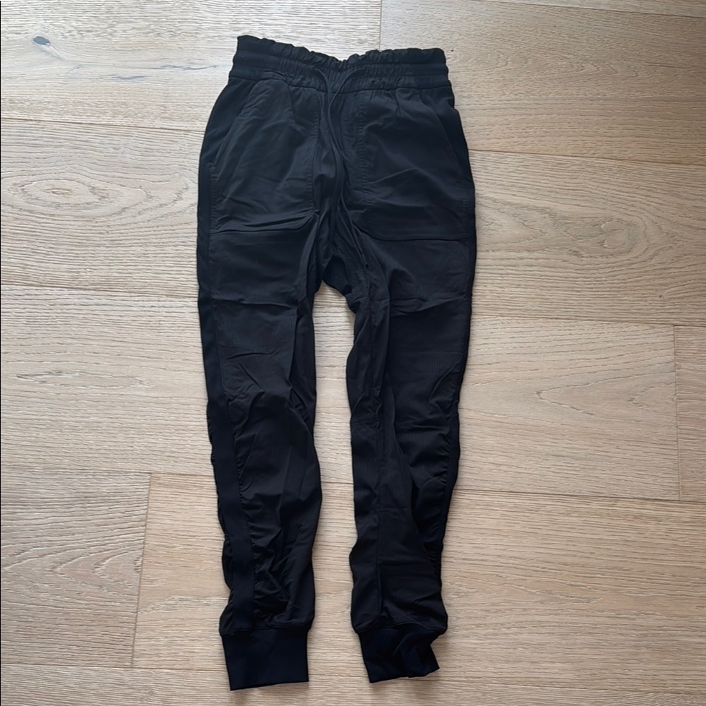 Lululemon joggers black sz 2